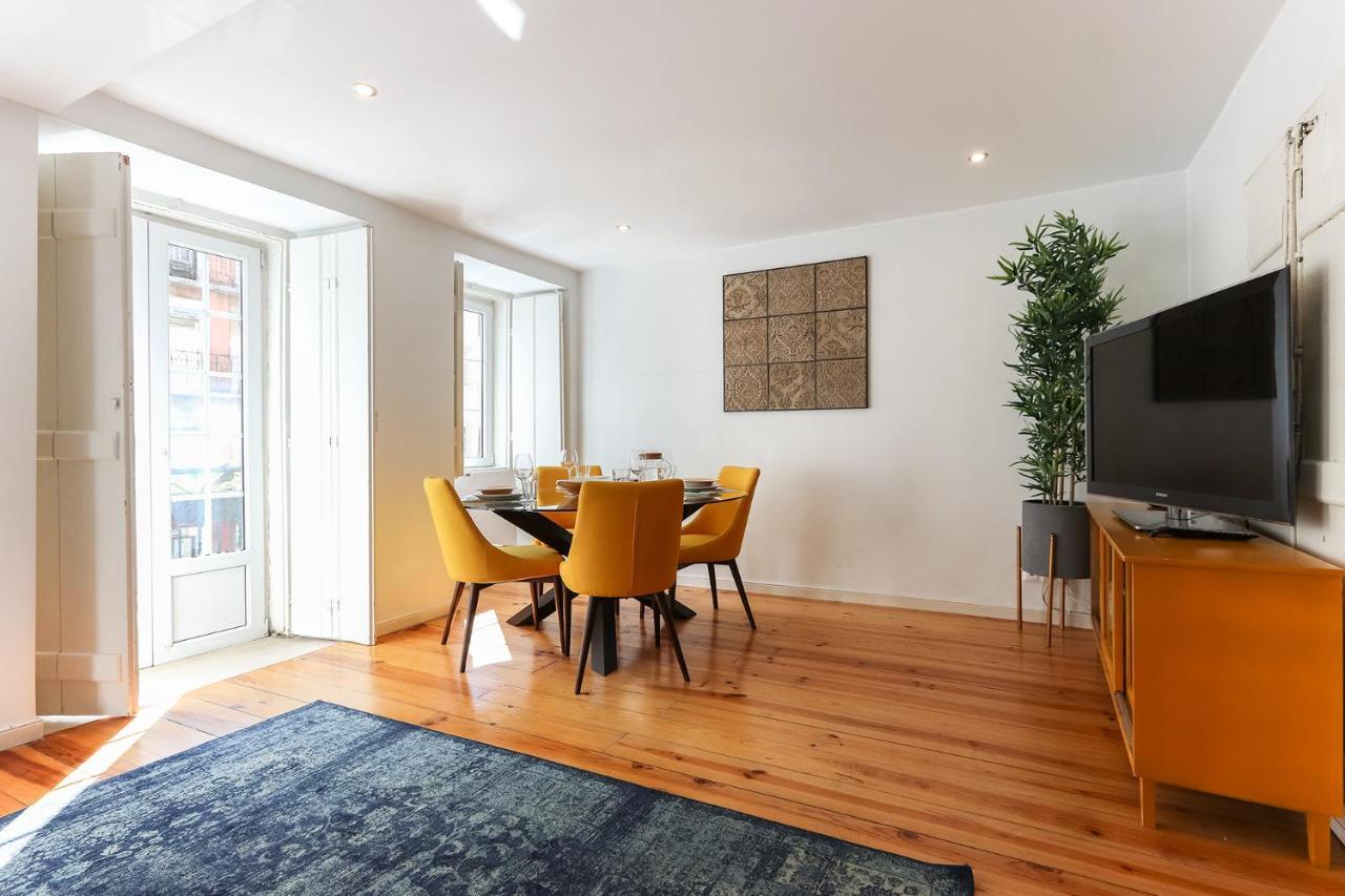 Charming And Stylish Downtown Apt In XIX Century Building Lisboa Eksteriør billede