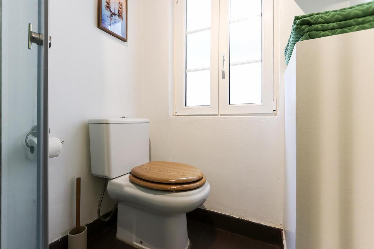 Charming And Stylish Downtown Apt In XIX Century Building Lisboa Eksteriør billede